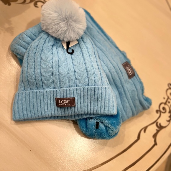 - UGG Sweather Weather Sky Blue  Fleece  pom pom hat infinity scarf set NWT - Picture 5 of 15